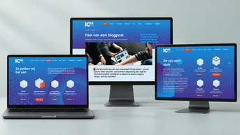 Device-mockup met de oude blauw-paarse ontwerpen voor werkwijze, technieken en blog op een laptop en twee monitoren