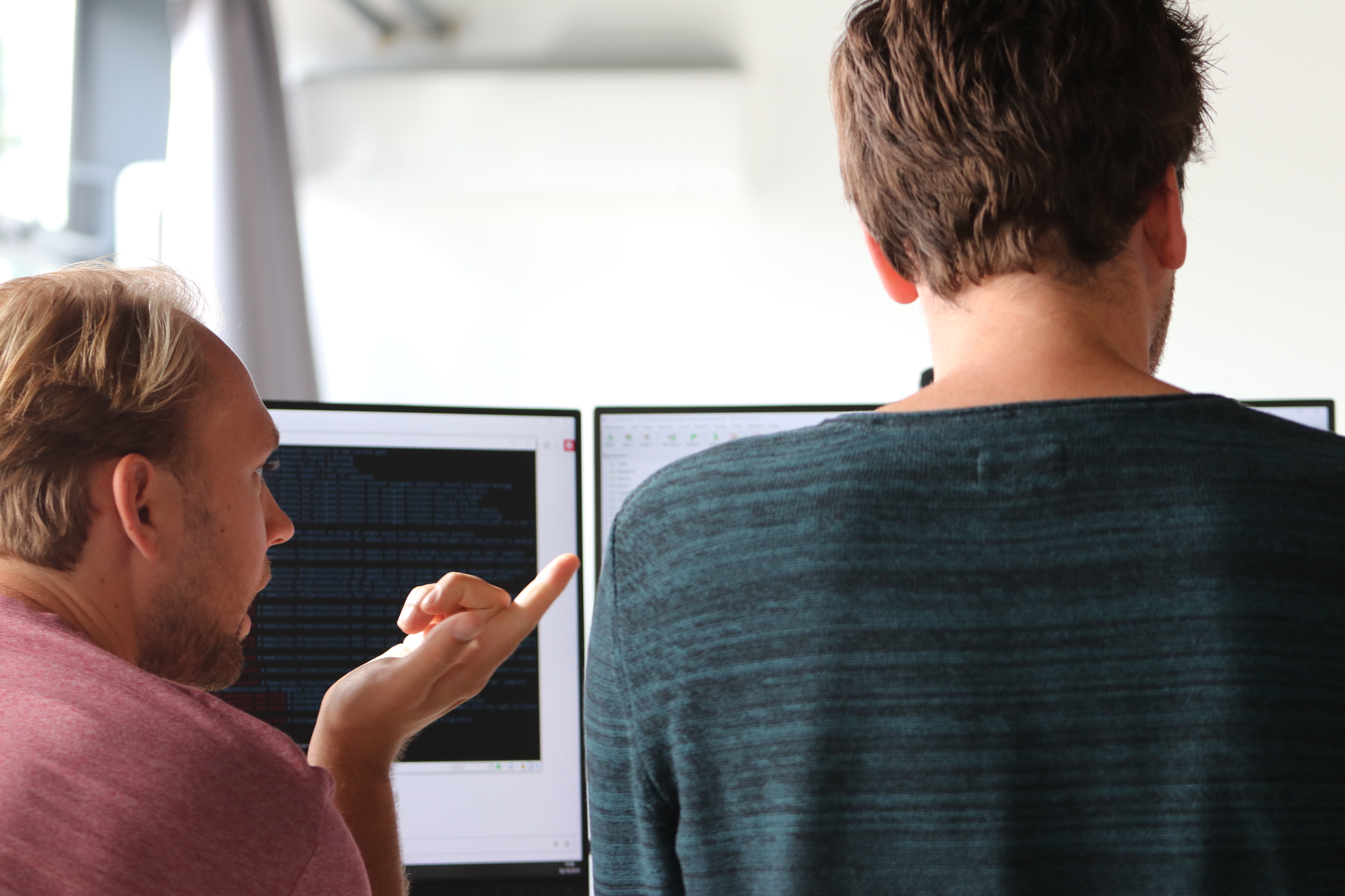 Bauke and Roland working on software together at 10KB.